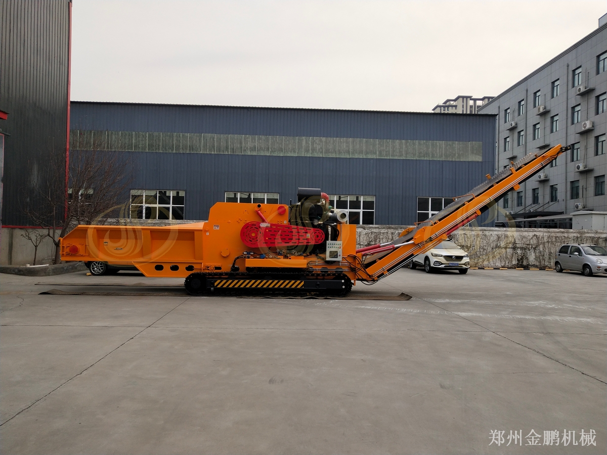 郑州金鹏移动式柴油木材破碎机在生物质料场燃料预粉碎处理中的应用