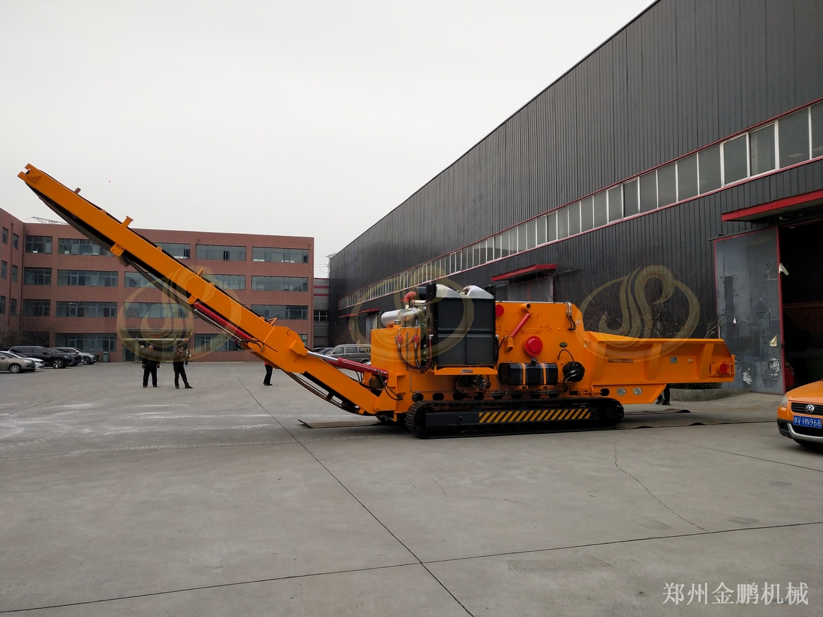 郑州金鹏移动木材粉碎机在分散料场转场作业中的应用配置
