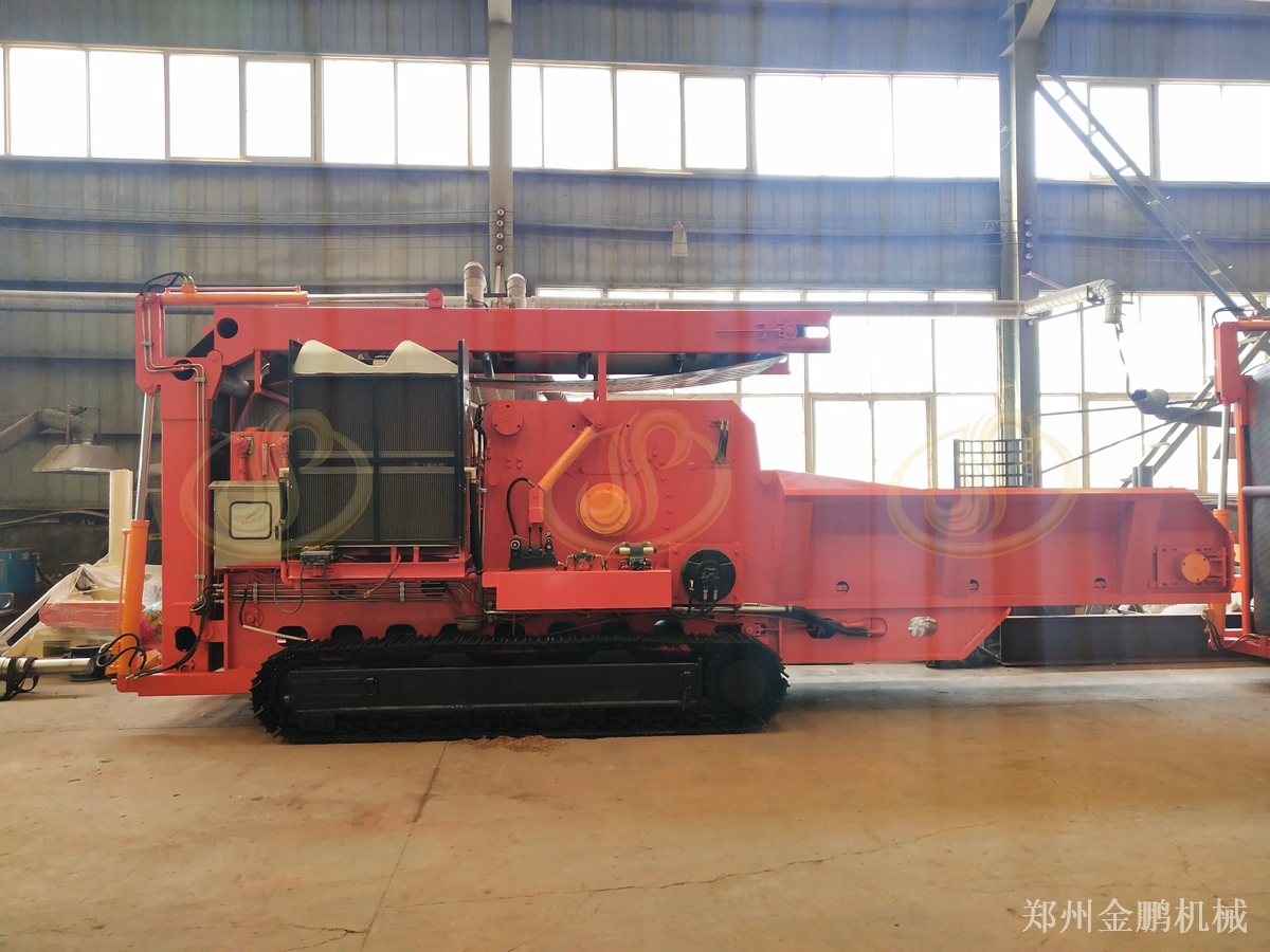 郑州金鹏大型树枝树叶粉碎机现场作业与移动转场方案