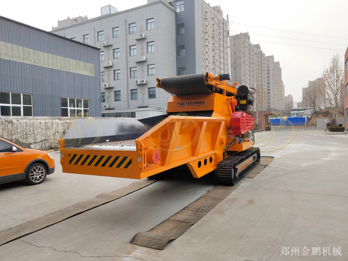 郑州金鹏移动大型树枝粉碎机转场作业与燃料预处理方案