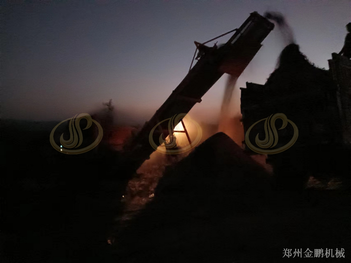 郑州金鹏大型木材粉碎机破碎树干与废旧模板选型要点