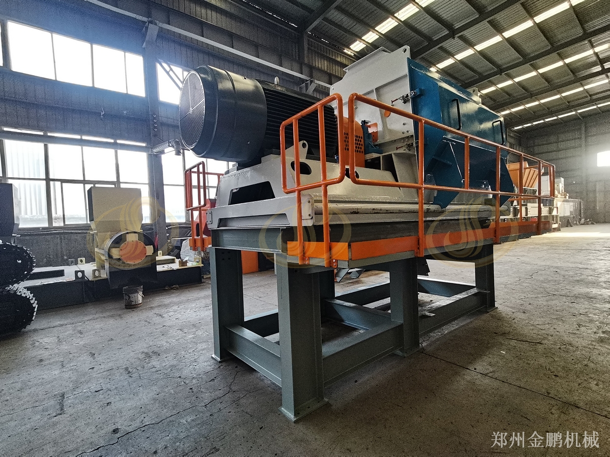 郑州金鹏湿中药渣粉碎机JP1400-1600高湿物料处理方案